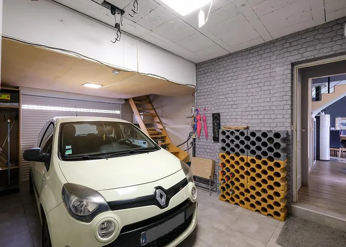 Dom wakacyjny Le Logis De - Maison Climatisee Piscine *