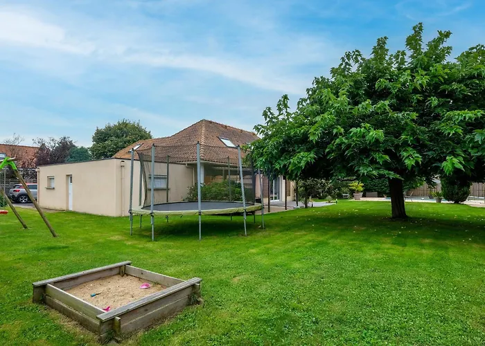 Dom wakacyjny Le Logis De - Maison Climatisee Piscine *