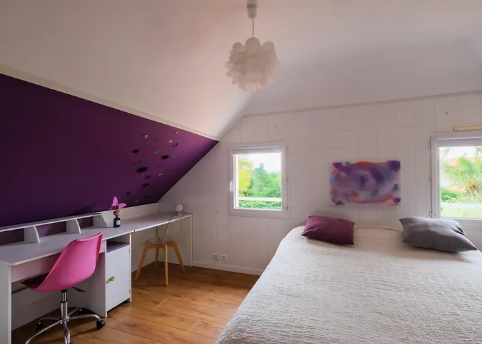 Dom wakacyjny Le Logis De - Maison Climatisee Piscine